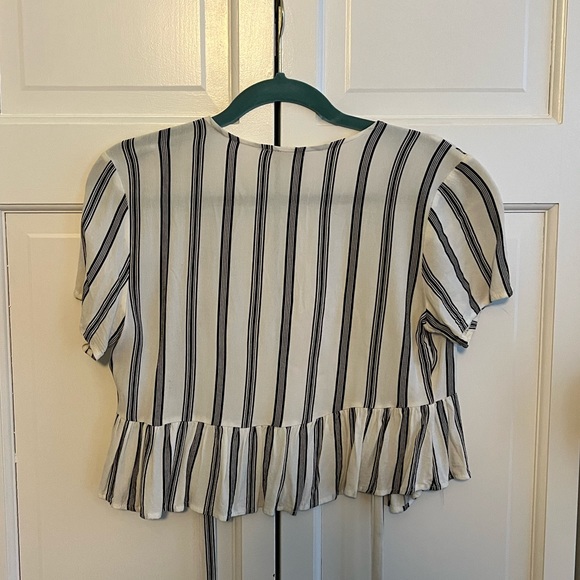 Pacsun tie-front crop - Picture 3 of 3